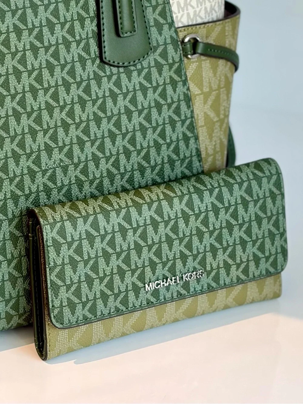 Michael Kors Jet Set Travel Signature Logo Tri-Fold Wallet